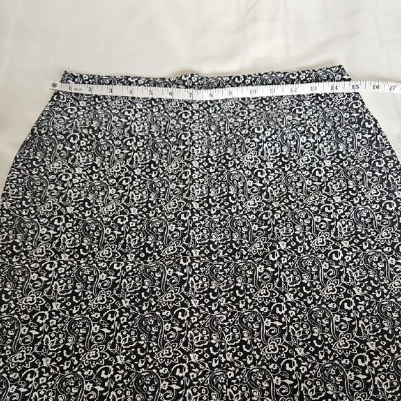 Suzy Shier Black and White Pencil Skirt Knee-Length Work - Picture 6 of 16